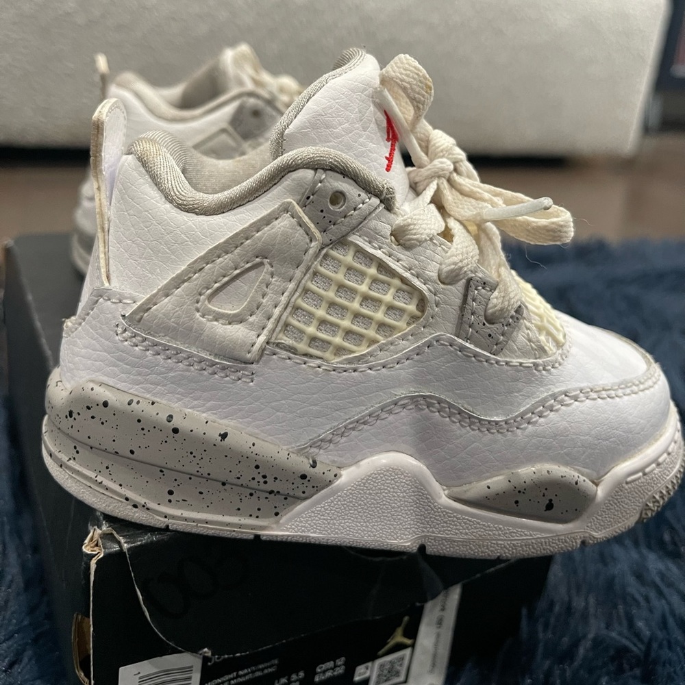 Kids White Retro Jordan’s
